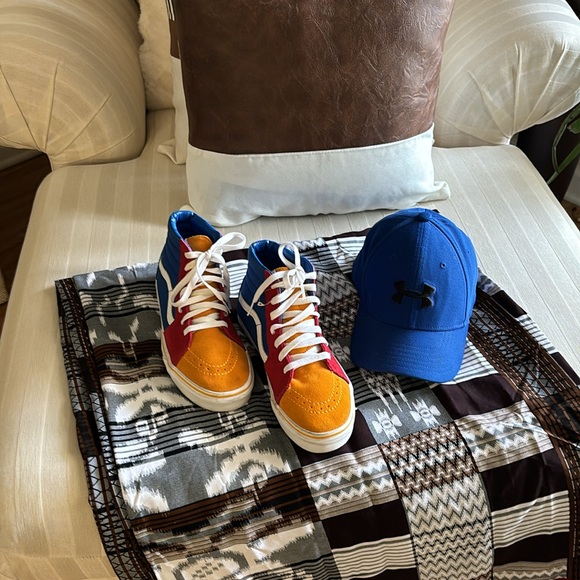 I have a multi collar vans with hat - Picture 2 of 2